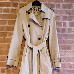 Classic Burberry Kensington Trench
